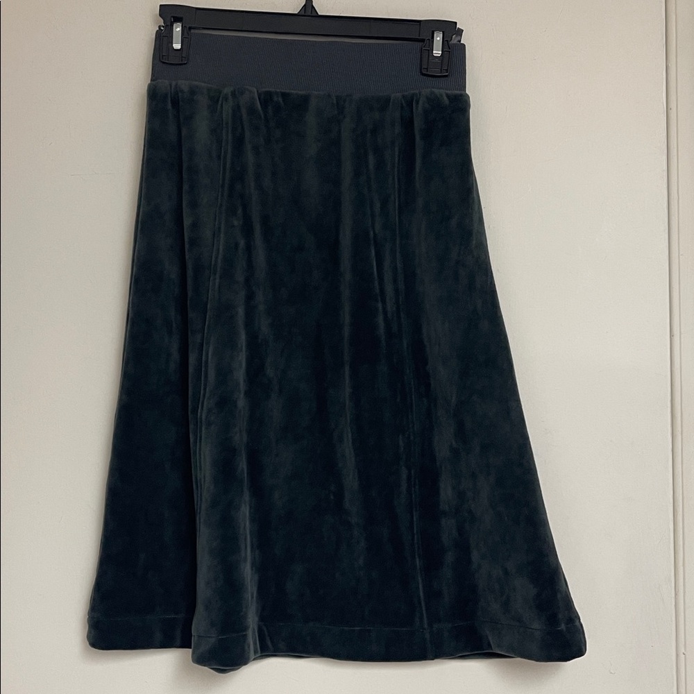 NWOT  dark gray  velour Skirt for girls size 16 EXTREMELY SOFT
